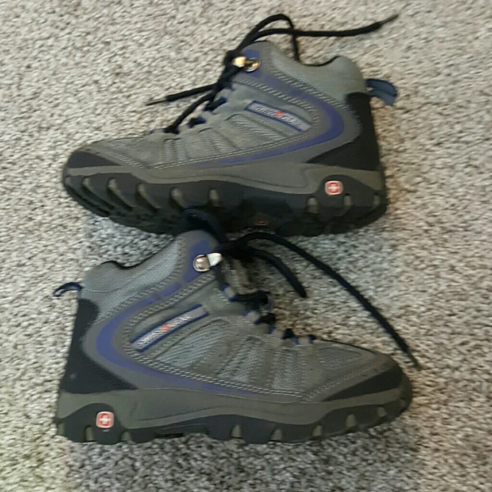 Swiss Gear boy shoes sneakers gray lace up size 1